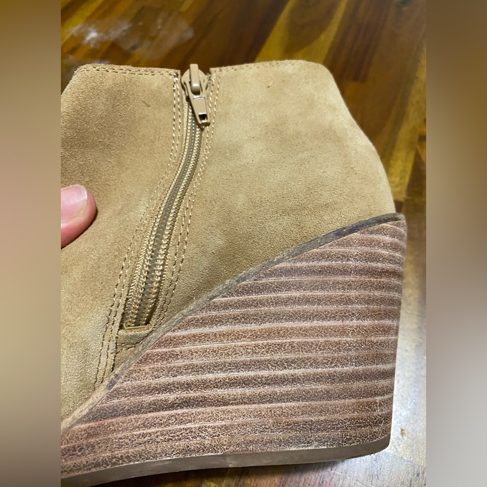 Lucky Brand Tan genuine Suede Wedge Shoes . - Picture 4 of 4